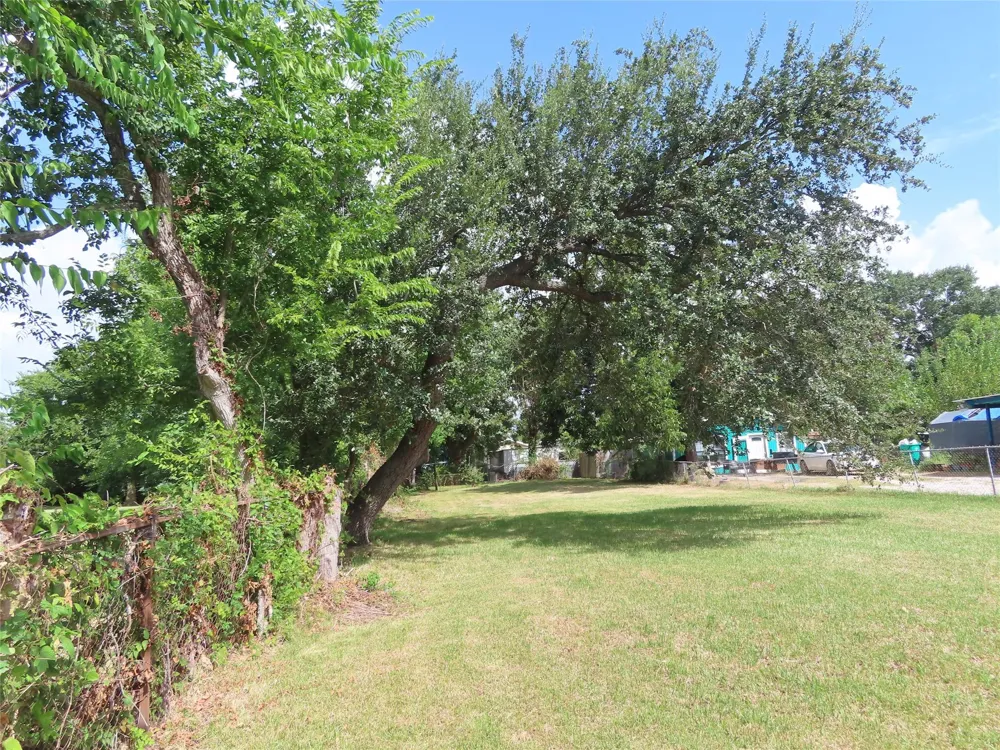 2107 Maryland Street Baytown, TX 77520