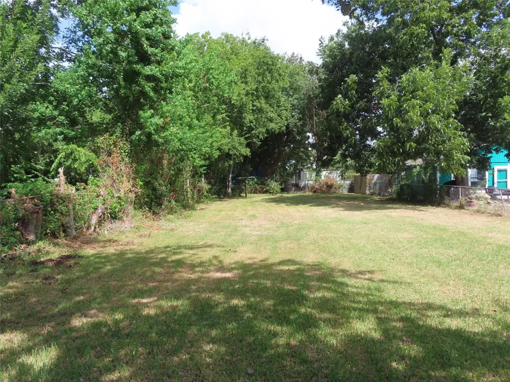 2107 Maryland Street Baytown, TX 77520