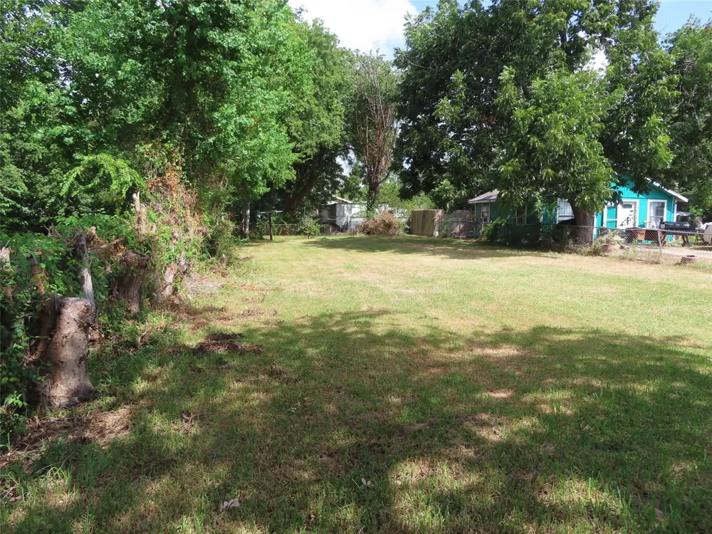2107 Maryland Street Baytown, TX 77520