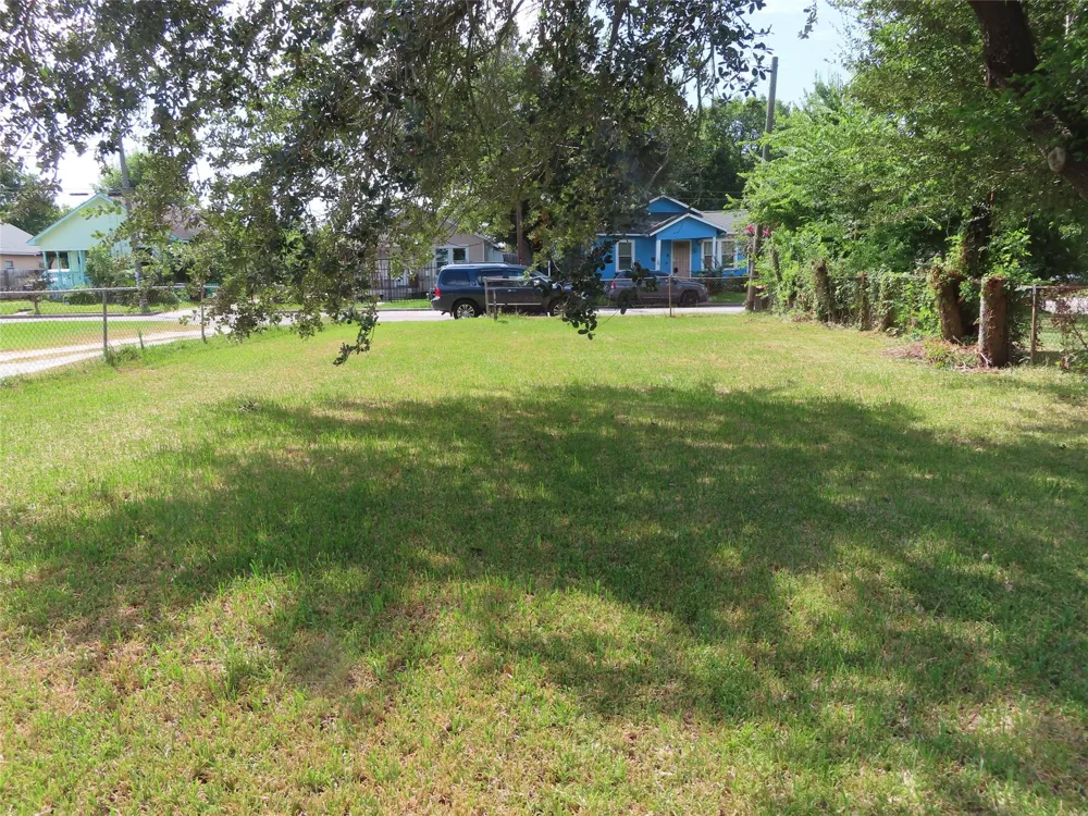 2107 Maryland Street Baytown, TX 77520