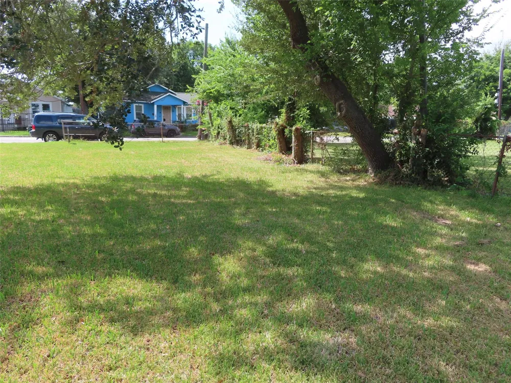 2107 Maryland Street Baytown, TX 77520