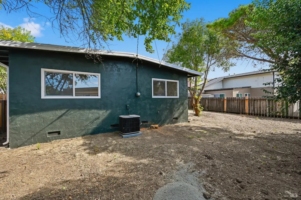 285 Hemlock Street Vacaville, CA 95688