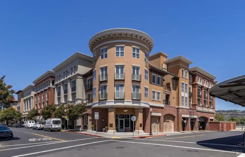 588 Main Street ##212