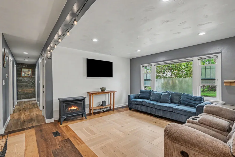 32 Cherry Street Holland City, MI 49423