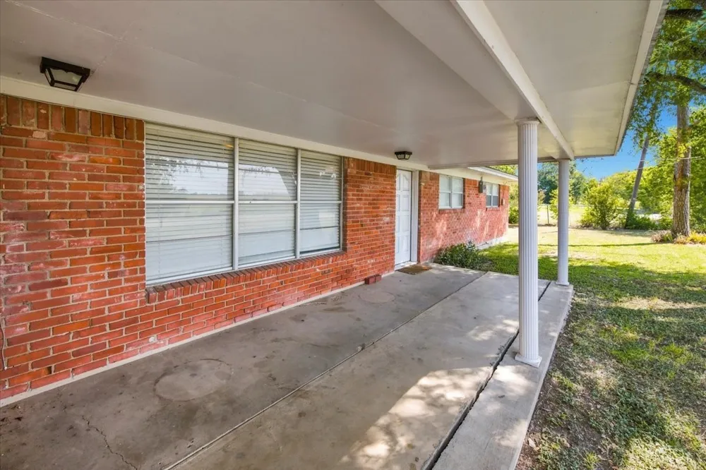 710 E Avenue A Rosebud, TX 76570