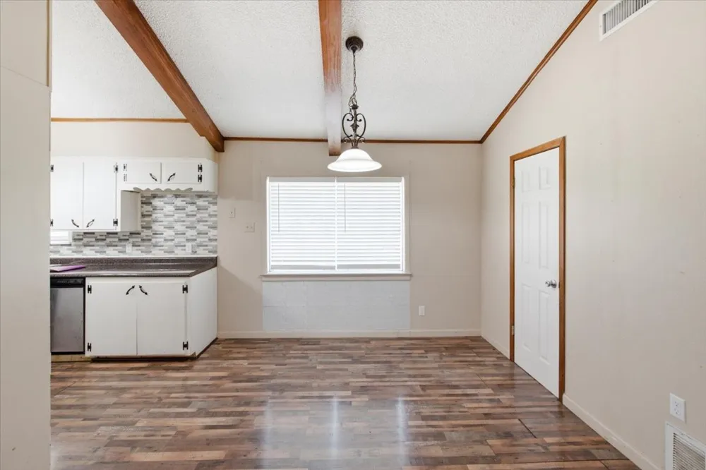 710 E Avenue A Rosebud, TX 76570