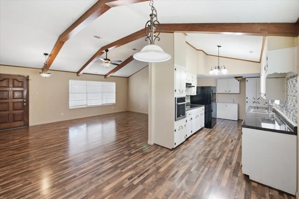 710 E Avenue A Rosebud, TX 76570