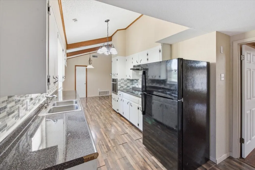 710 E Avenue A Rosebud, TX 76570