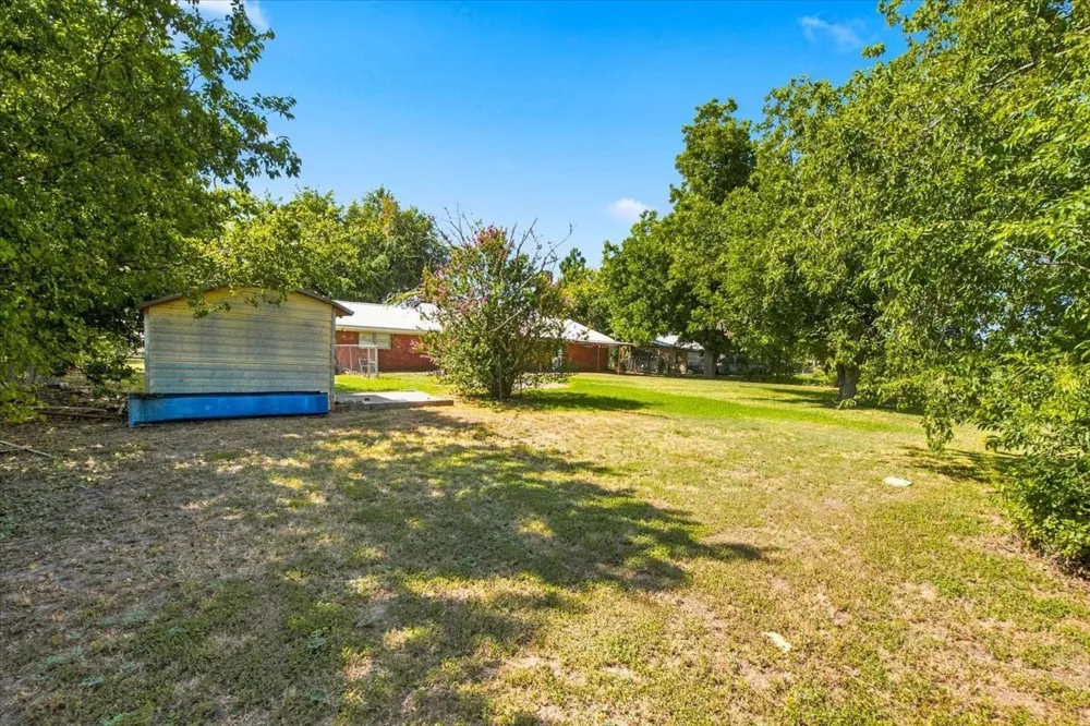 710 E Avenue A Rosebud, TX 76570