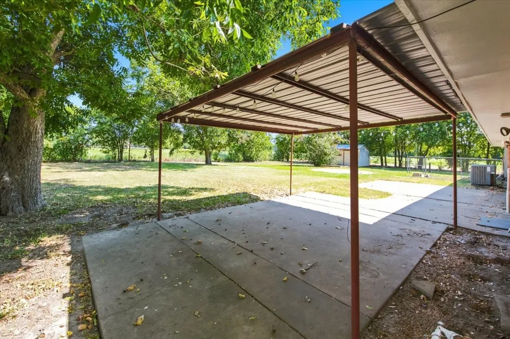 710 E Avenue A Rosebud, TX 76570