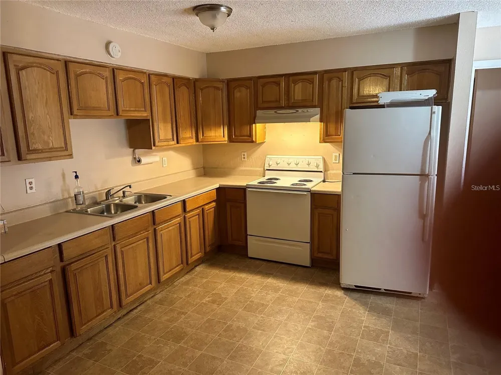 8203 KLONDYKE STREET #B Tampa, FL 33604