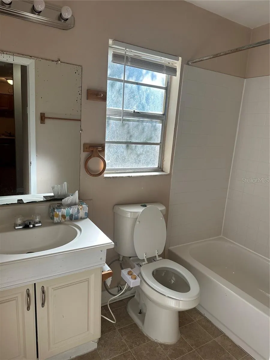 8203 KLONDYKE STREET #B Tampa, FL 33604