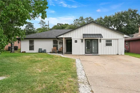 2517 Hardwood Drive