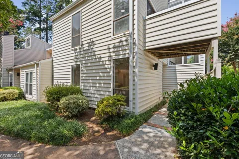 708 Serramonte DR