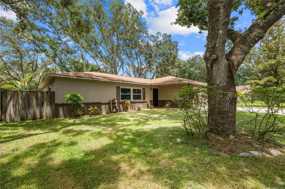 2423 FORREST CREST CIR Lutz, FL 33549