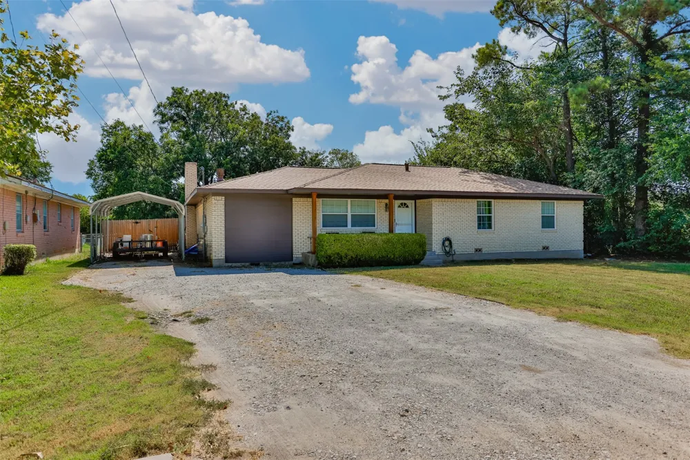 1634 Old Denton Road Gainesville, TX 76240