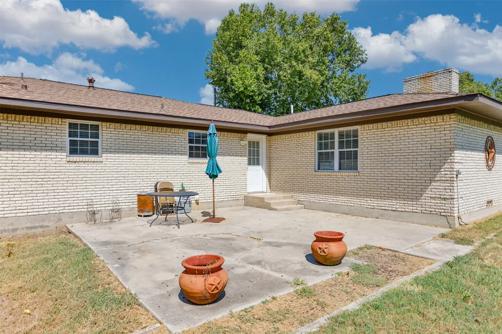 1634 Old Denton Road Gainesville, TX 76240