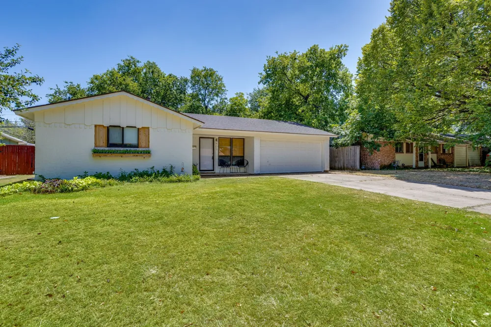 405 Lena Lane Burleson, TX 76028