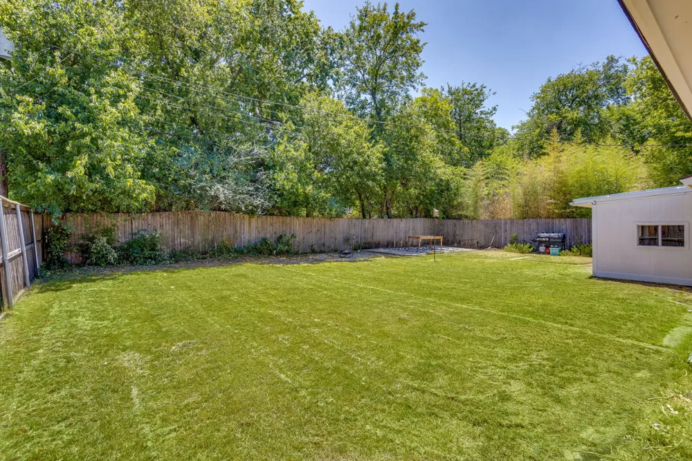 405 Lena Lane Burleson, TX 76028
