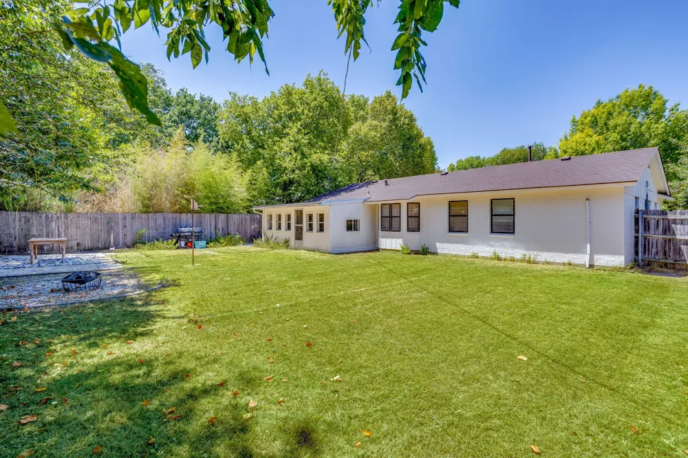 405 Lena Lane Burleson, TX 76028