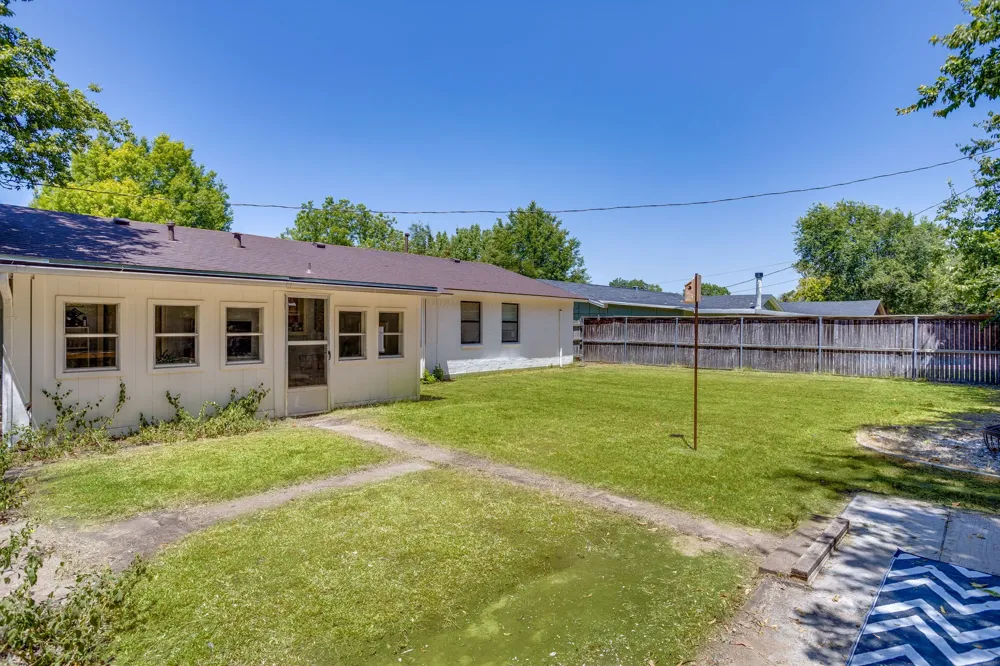 405 Lena Lane Burleson, TX 76028
