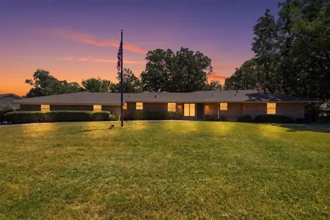 3202 S Country Club Road