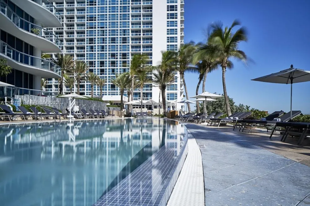 6801 Collins Ave #LPH05 Miami Beach, FL 33141