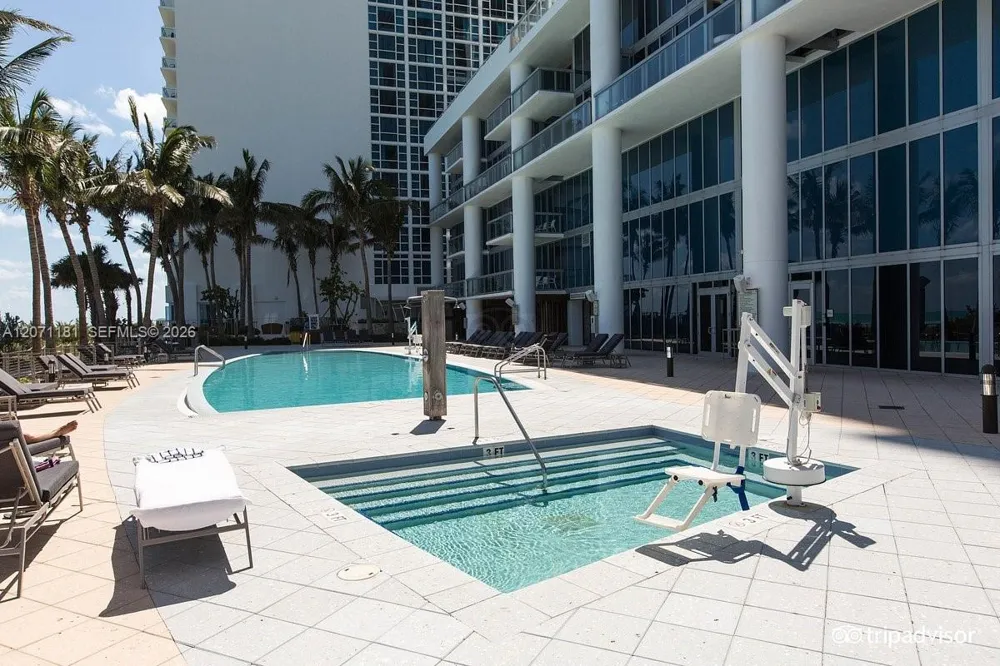 6801 Collins Ave #LPH05 Miami Beach, FL 33141