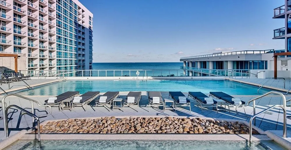 6801 Collins Ave #LPH05 Miami Beach, FL 33141