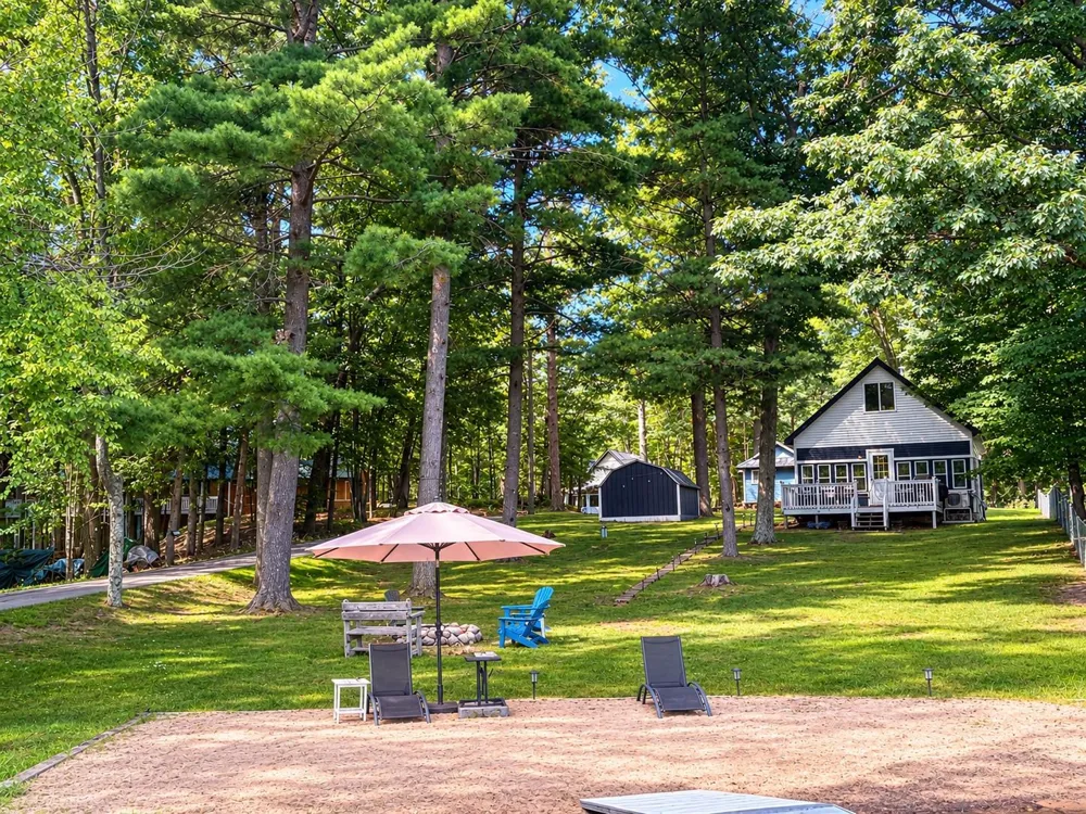 4256 North Spider Lake Road East Bay Township, MI 49696