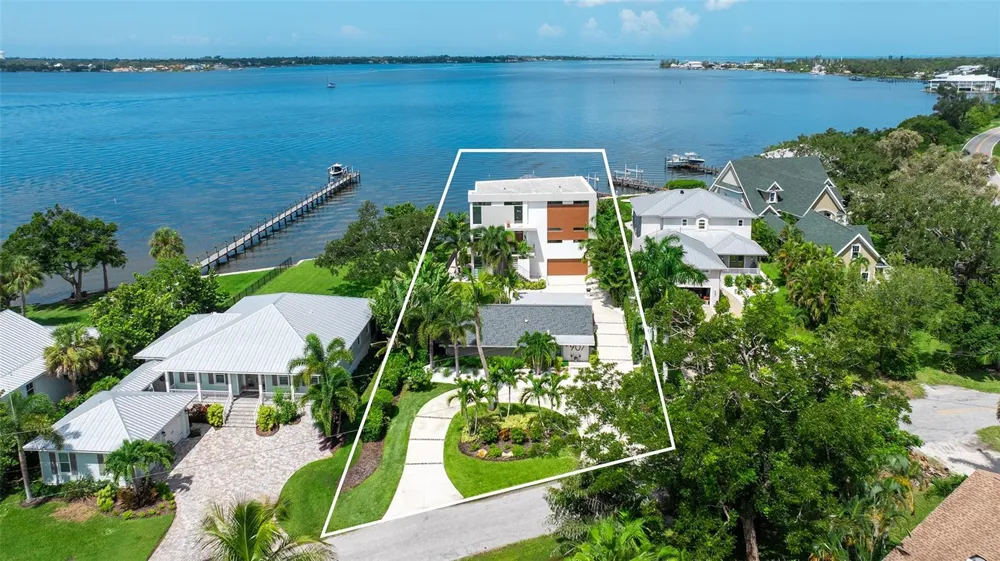 907 35TH AVENUE DRIVE W Palmetto, FL 34221