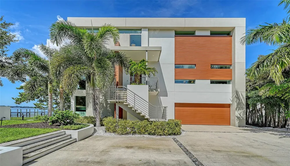 907 35TH AVENUE DRIVE W Palmetto, FL 34221