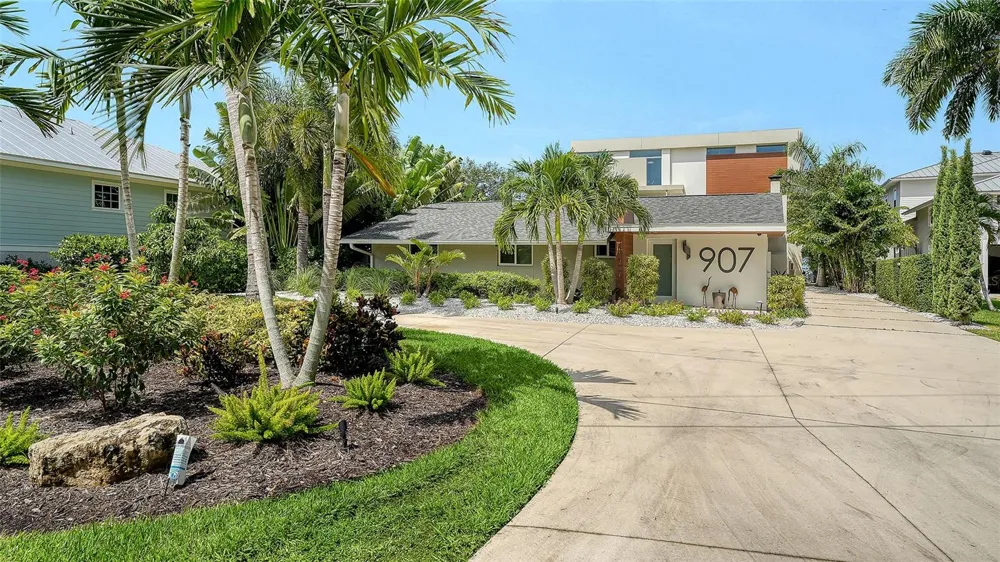 907 35TH AVENUE DRIVE W Palmetto, FL 34221