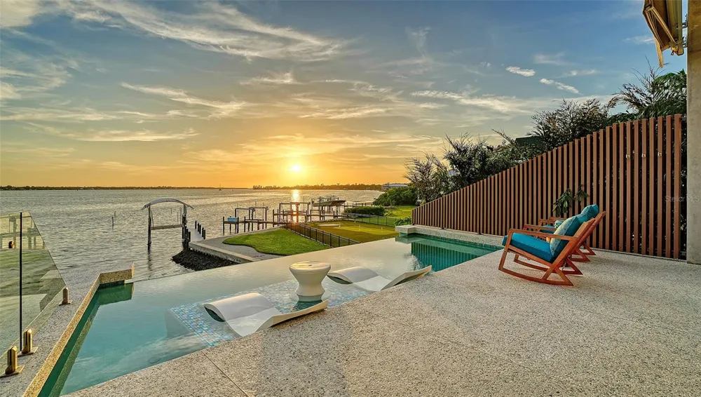 907 35TH AVENUE DRIVE W Palmetto, FL 34221