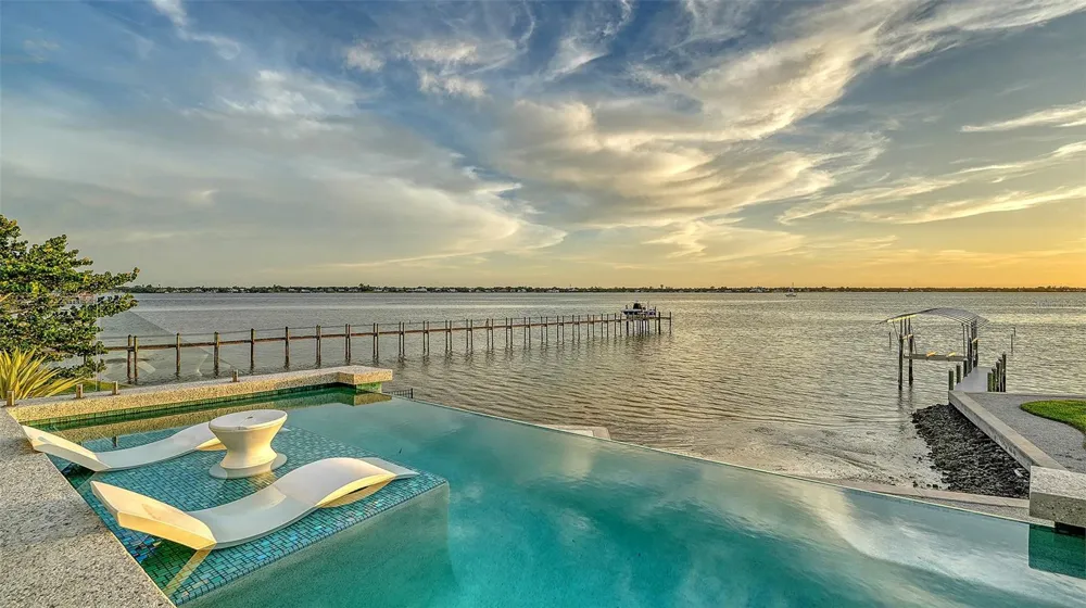 907 35TH AVENUE DRIVE W Palmetto, FL 34221