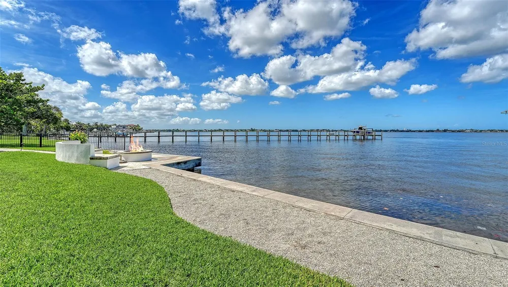 907 35TH AVENUE DRIVE W Palmetto, FL 34221