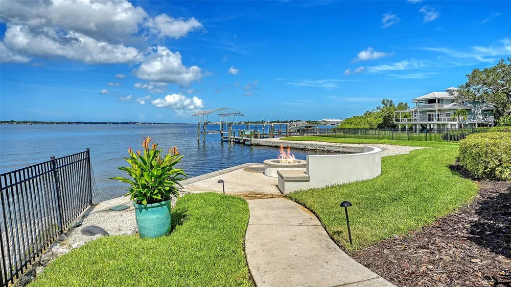 907 35TH AVENUE DRIVE W Palmetto, FL 34221
