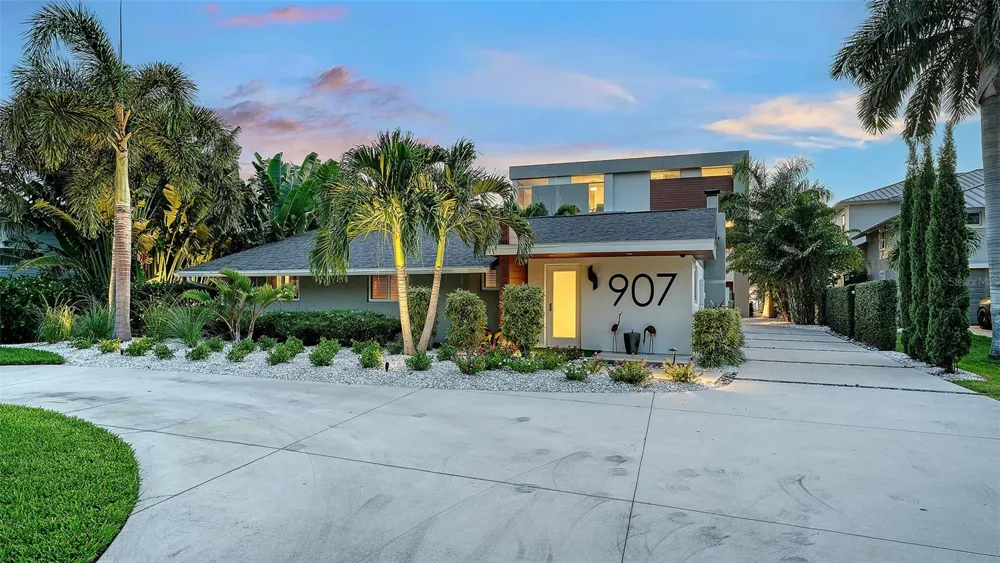 907 35TH AVENUE DRIVE W Palmetto, FL 34221