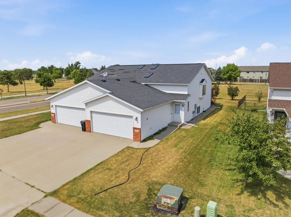 812 34th Avenue W West Fargo, ND 58078