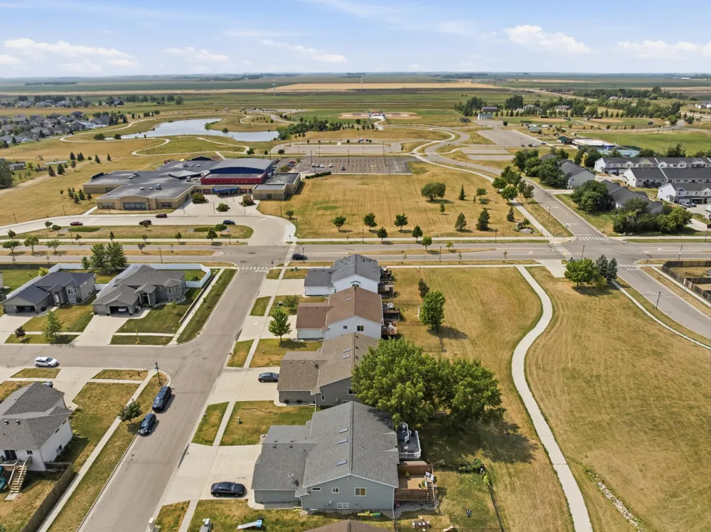 812 34th Avenue W West Fargo, ND 58078