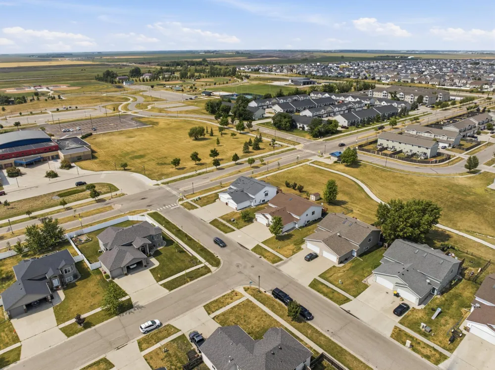 812 34th Avenue W West Fargo, ND 58078