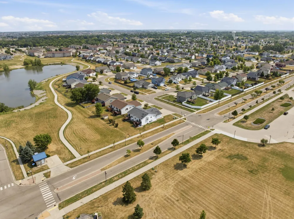 812 34th Avenue W West Fargo, ND 58078