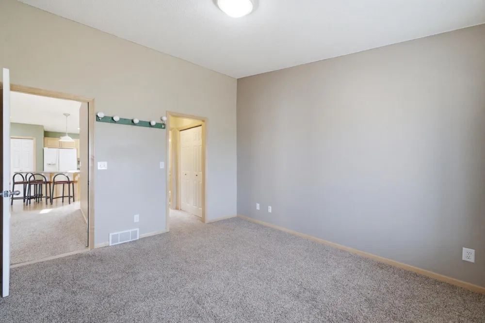 812 34th Avenue W West Fargo, ND 58078