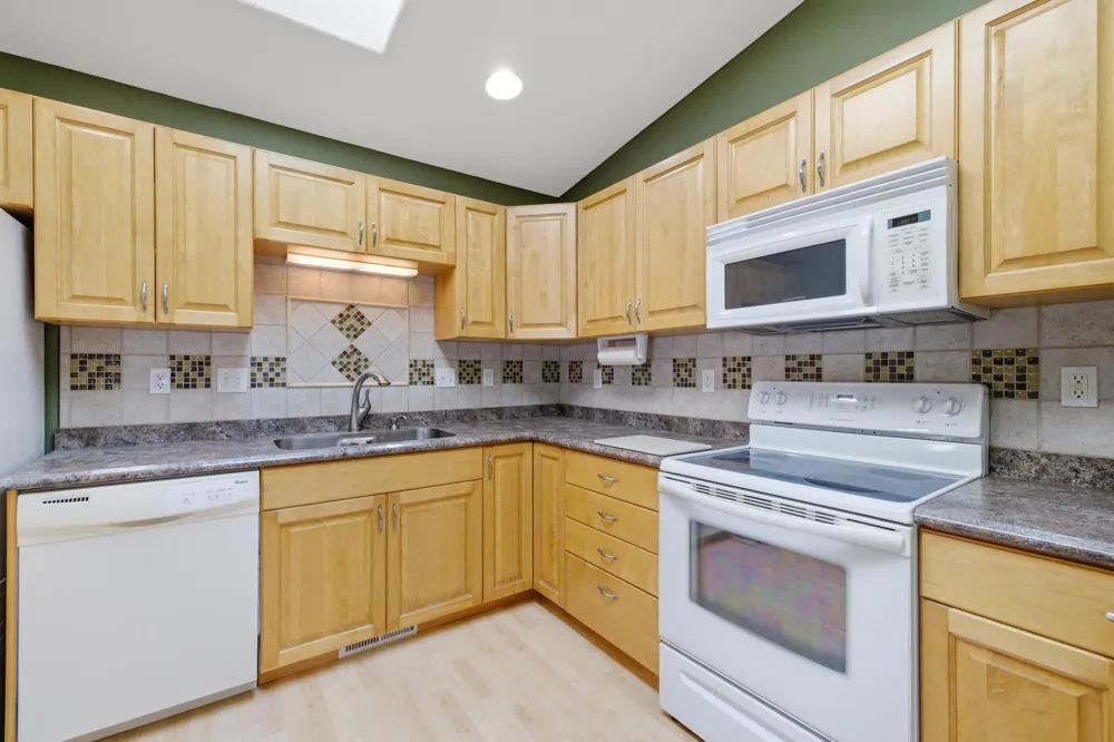 812 34th Avenue W West Fargo, ND 58078