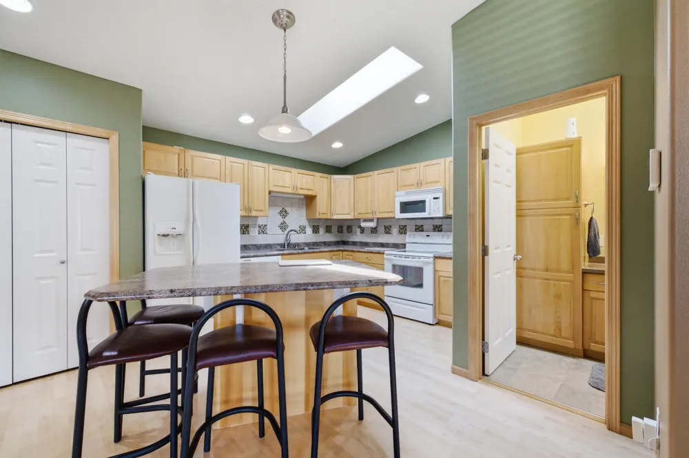 812 34th Avenue W West Fargo, ND 58078