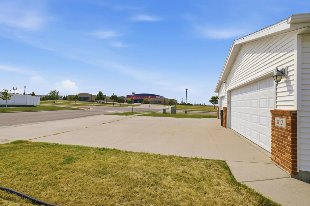 812 34th Avenue W West Fargo, ND 58078
