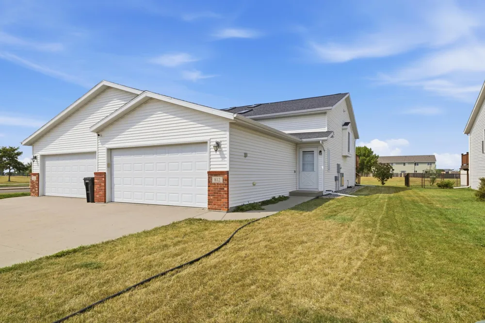 812 34th Avenue W West Fargo, ND 58078