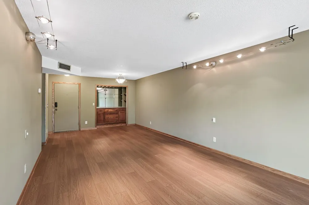 122 Demont Avenue E #362 Little Canada, MN 55117