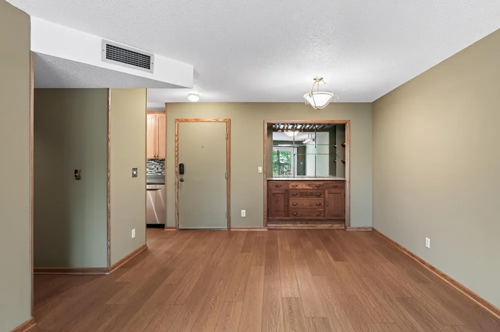 122 Demont Avenue E #362 Little Canada, MN 55117