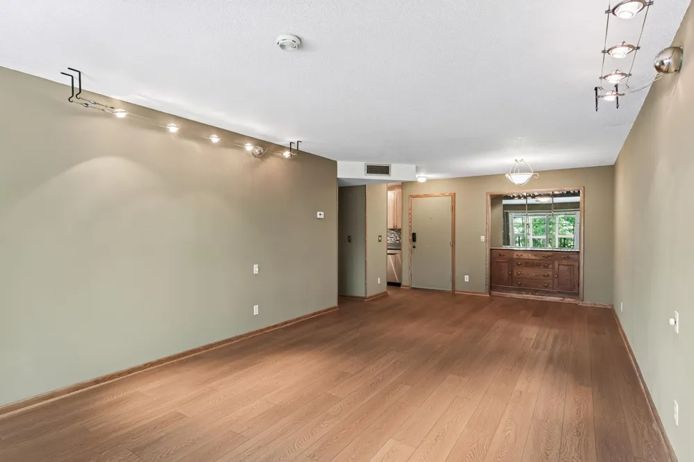 122 Demont Avenue E #362 Little Canada, MN 55117